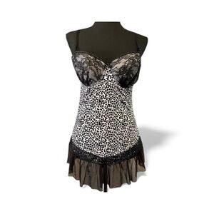 Sophie b. Black and White Animal Print Chemise